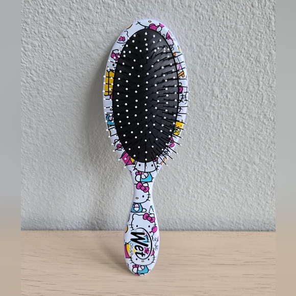 Hello Kitty x Wet Brush The Original Detangler (Under My Umbrella) - Picture 7 of 14